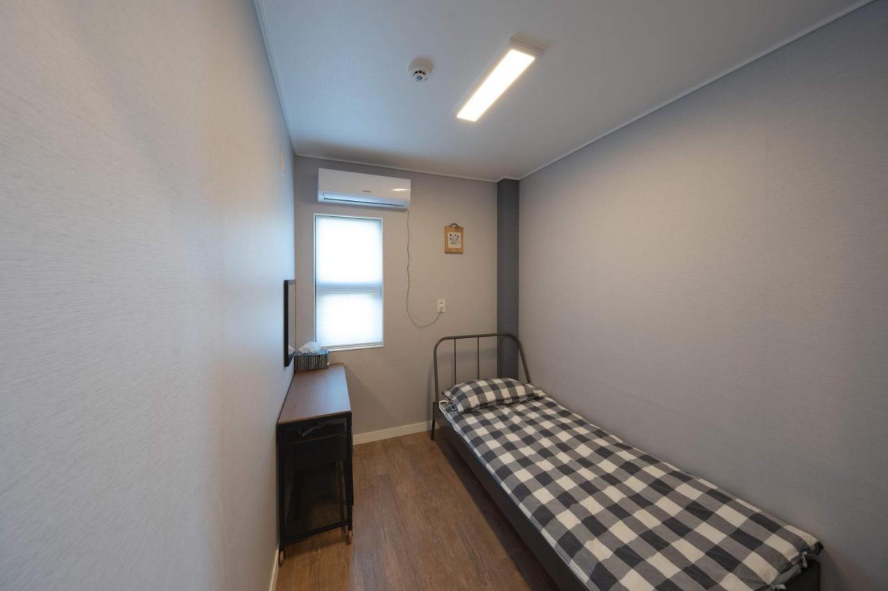 Hotel Sagye Travel à Seogwipo Extérieur photo